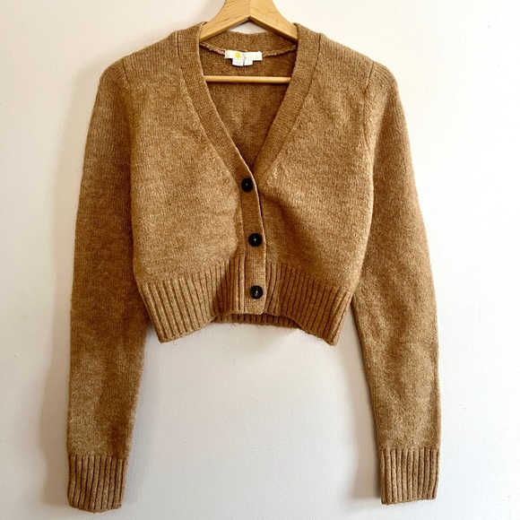 Boden Fluffy Cropped V-Neck Cardigan - Picture 5 of 8